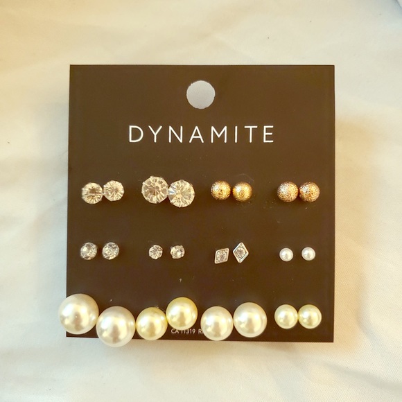 Dynamite Jewelry - ☪️• Earring Set 💎